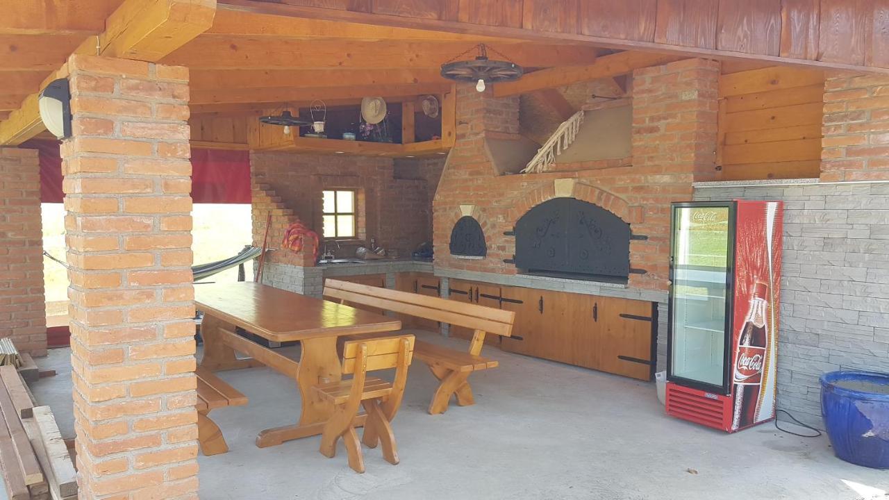 Apartman Zeko Veliki Lovrecan Buitenkant foto
